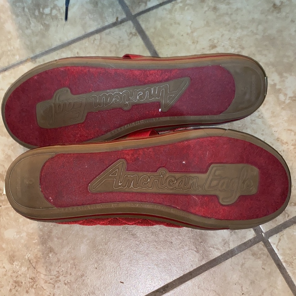 AE‎ Red MJ - Picture 2 of 2